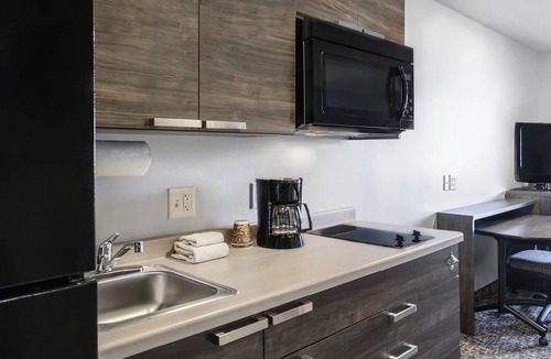 Tucson Hotel | Cozy 2 Queen Beds Stay | Close to Parks