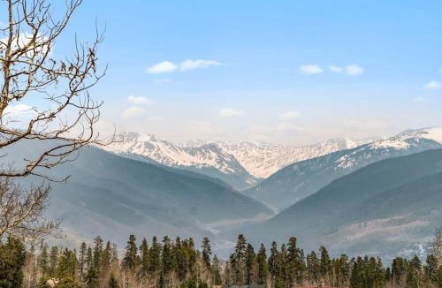 Wildernest House | Cozy 2BR with Great Views Near Trails