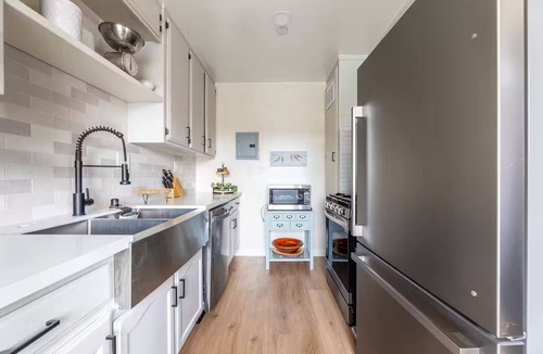 Hawthorne Apartment | Cozy and Bright Vacation Home with EV Charging near SoFi & LAX