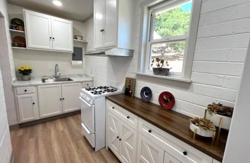 Somis House | Cozy and Peaceful 1-bedroom Farmhouse in Somis