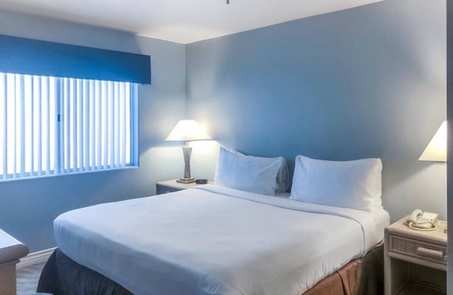 Capistrano Beach Resort | Cozy Beach Vacation! 3 Spacious Units w/Kitchen! Outdoor Pool