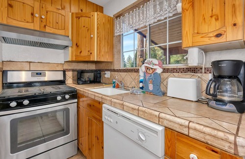 Yosemite West Cabin | Cozy Bear North – Warm and Welcoming 2bd within Yosemite!