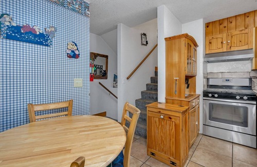 Yosemite West Cabin | Cozy Bear North – Warm and Welcoming 2bd within Yosemite!