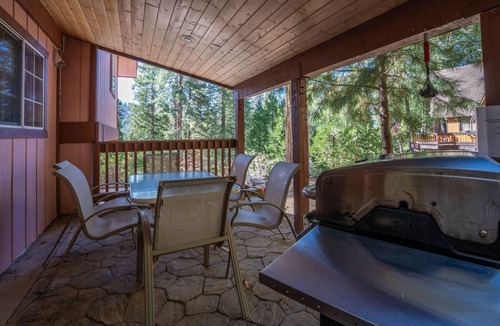 Yosemite West Cabin | Cozy Bear North – Warm and Welcoming 2bd within Yosemite!