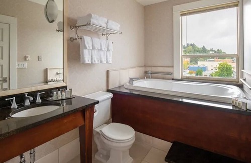 Astoria Hotel | Cozy Boutique Room w/Heated Bathroom Floor in Historic Downtown