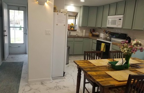 Reno House | Cozy cabin-like 2 bedroom home