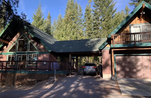 Crescent House | Cozy Cabin Retreat near Crater, Crescent, & Odell Lakes