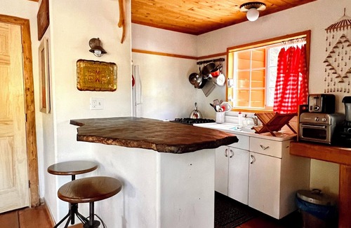 North Lake Tahoe Cabin | Cozy Cabin w/great location! 5 minutes to Palisades & nearby hiking trails
