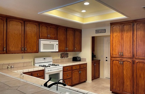Silver Lakes Country Club House | Cozy & classic house with home office.