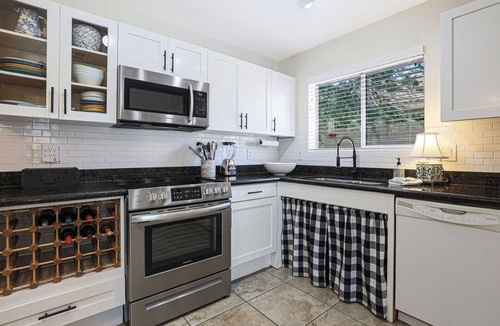 Mountain Vista Ranch House | Cozy, clean desert get away with private pool and cactus garden