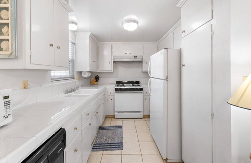 Balboa Island House | Cozy Condo With New AC, Steps from Balboa Ferry and Peninsula Beach Access