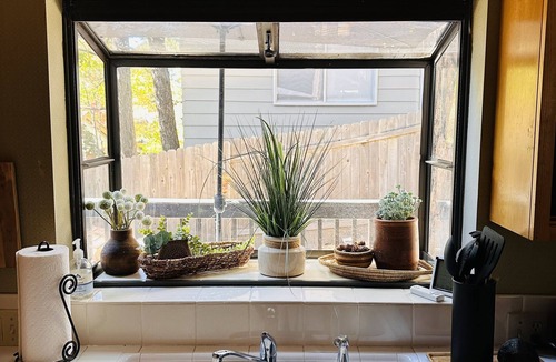 Cedar Glen House | Cozy Cottage, dog friendly, fireplace, beautiful outdoor seating!