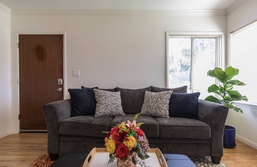 Burbank Apartment | Cozy Cottage - Full Kitchen & At-Home Comfort