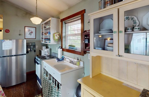 South Beach Cabin | Cozy Dog-friendly Cottage with Great Ocean Views and Fantastic Location