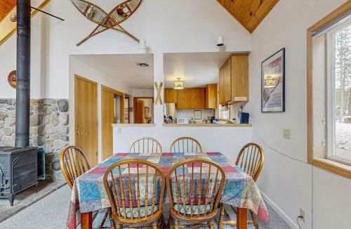 Soda Springs House | Cozy dog-friendly getaway with wood stove & washer&dryer