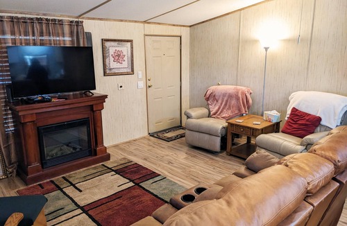 Desert Sands Golf Country House | Cozy golf course quarters with amazing freeway access