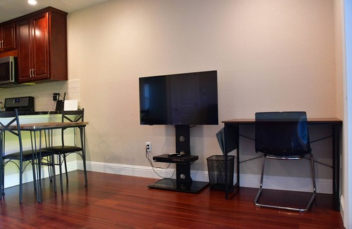 Walnut Creek House | Cozy guesthouse with complete privacy