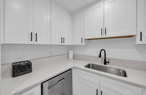 West University House | Cozy Haven/3 Baths/Sleeps 10