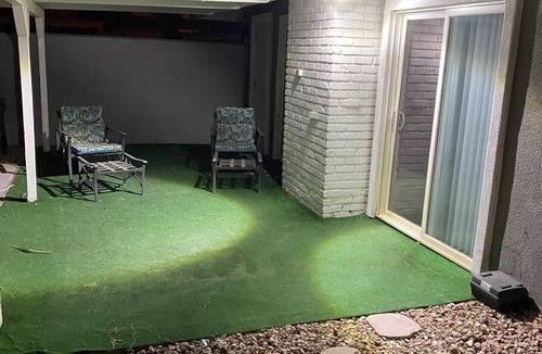 Paradise House | Cozy Hideaway, a studio with fireplace, full kitchen, washer, dryer poor in yard
