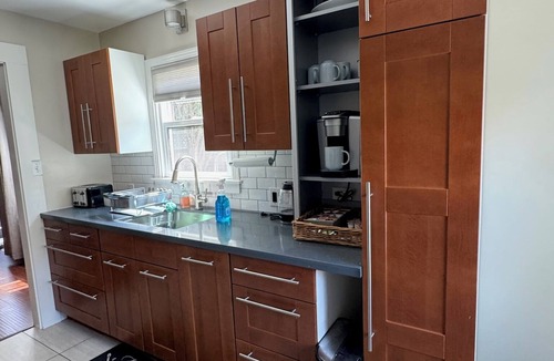 North Oak Park Apartment | Cozy home away from home
