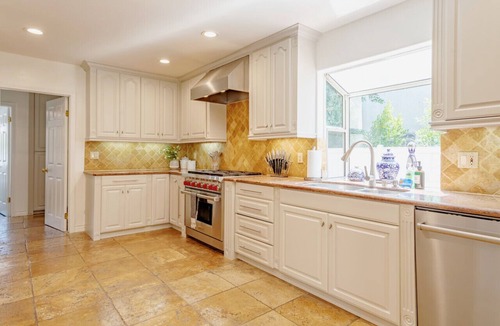 Sherman Oaks House | Cozy Home with Pool and Jacuzzi Minutes from Universal Studios