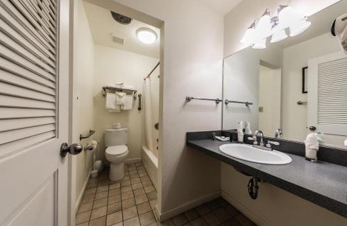 Truckee House | Cozy King Studio w/Lake View #145 at Donner Lake Village
