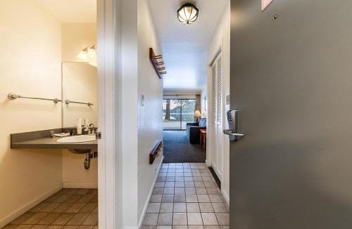 Truckee House | Cozy King Studio w/Lake View #145 at Donner Lake Village