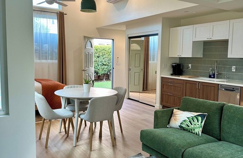 North Park Apartment | Cozy & modern studio in desirable North Park/Morley Field area