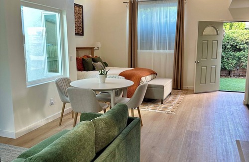 North Park Apartment | Cozy & modern studio in desirable North Park/Morley Field area