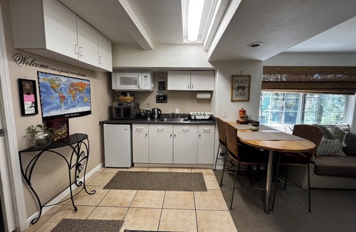 Crestline Cabin | Cozy Mountain Cabin Escape, 7 min to Lake Gregory