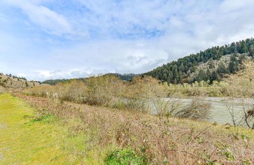 Orick House | Cozy NorCal Cottage: 2 Mi to Redwoods & Beaches!