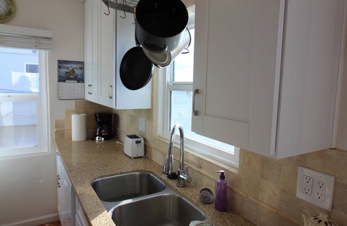 Mission Beach Cottage | Cozy Ocean View Beach Cottage, Steps to Ocean,Large EnclosePatio -1BR- Sleeps 5