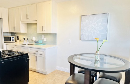 Pacific Beach Cottage | Cozy Pacific Beach Cottage w/Private Yard & Entrance