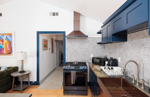 Los Angeles House | Cozy Private 1BR House Near SoFi Stadium & LAX - Pet-Friendly