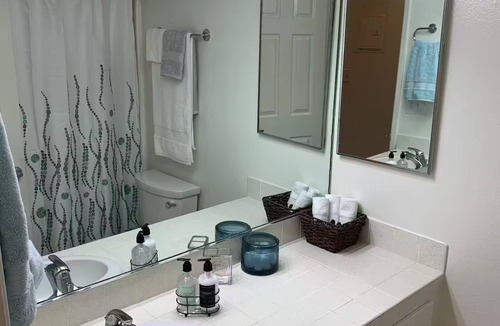 Oxnard Shores Condo | Cozy & Private - Walk to the Beach - Monthly & Weekly discounts