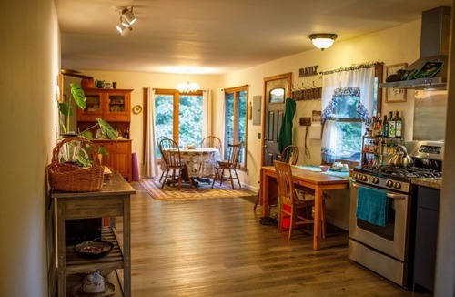 Sebastopol House | Cozy Redwood 2BR Walk to Monte Rio Beach