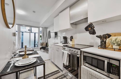 Garden District Condo | Cozy Studio by SuiteMia