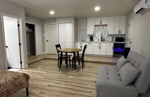 Winchester Apartment | Cozy studio in cool Las Vegas with refreshing AC