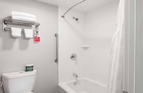 Temecula Hotel | Cozy Wine Country Getaway | Quiet Neighborhood | 3 Units