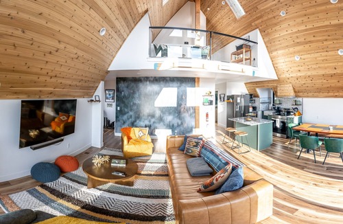 Chiloquin Cabin | Crater Lake Aframe-GameRoom-Theater-Hot Tub-Views