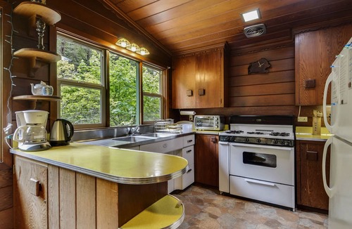 Cazadero House | ♥ Creekfront Secret: Romance, Spa, Beach, Wine Country + 25th Anniversary Perks