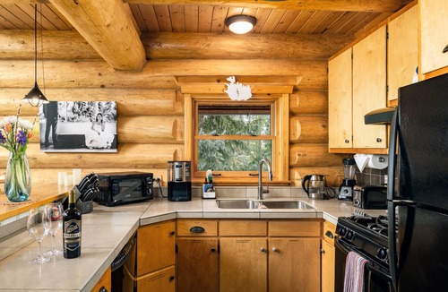 Black Hawk Cabin | Creekside Cabin with Private Hot Tub & Wood Stove