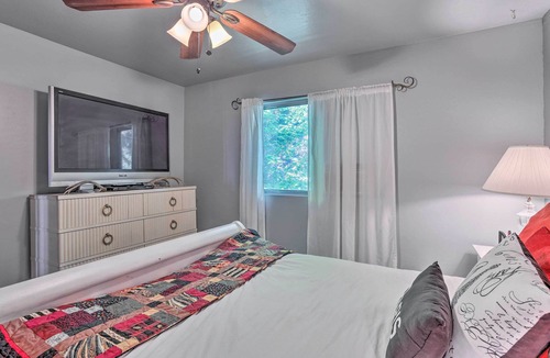 Cedarpines Park House | Crestline Area Escape w/ 3 Decks & Fire Pit!