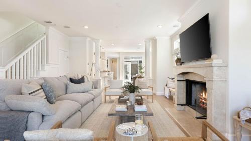 Santa Ana Heights House | Crystal Cove by AvantStay