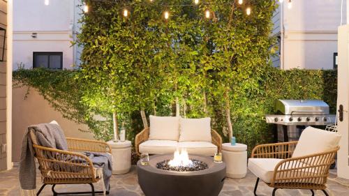 Santa Ana Heights House | Crystal Cove by AvantStay