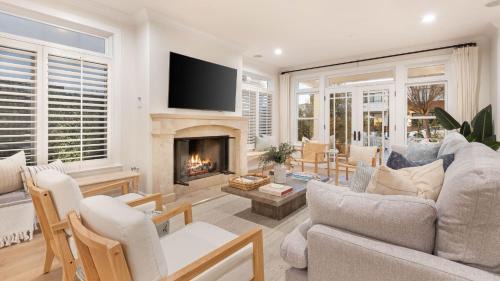 Santa Ana Heights House | Crystal Cove by AvantStay