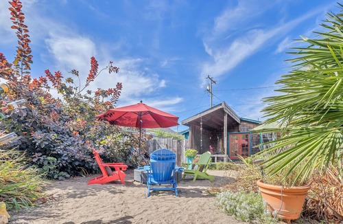 Stinson Beach Cottage | Cute & Colourful Oceanside Cottage w Garden