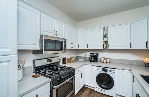 Coronado House | Dahlia Suite I Steps to Bay, Shops, Food + More