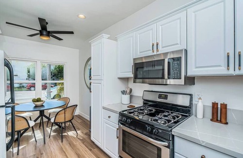 Coronado House | Dahlia Suite I Steps to Bay, Shops, Food + More