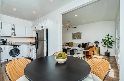 Coronado House | Dahlia Suite I Steps to Bay, Shops, Food + More